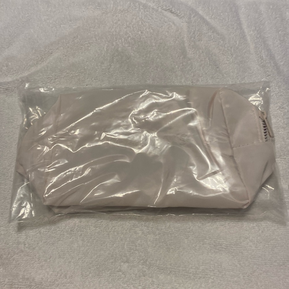 NWT Maelys Cosmetic Travel Bag Case